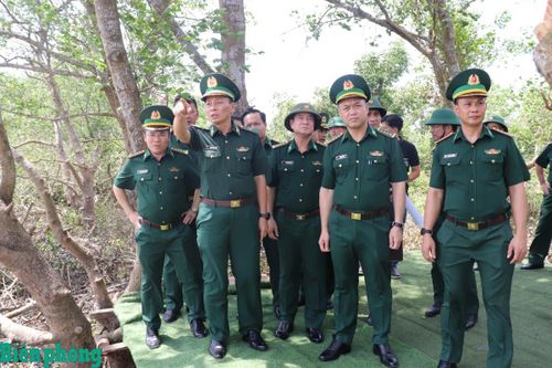 Kiểm tra, khảo sát vị trí xây dựng các công trình trọng điểm tại khu vực biên giới biển