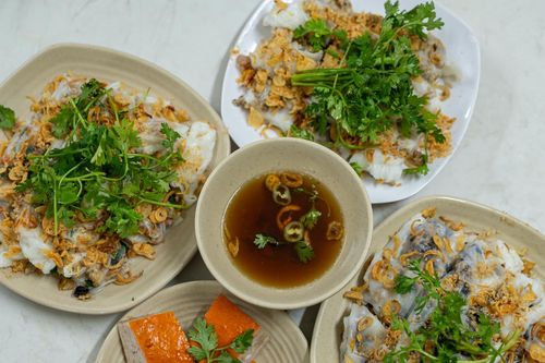 Quán bánh cuốn 53 năm, 'khách Tây đông hơn khách ta' được Michelin khen ngợi