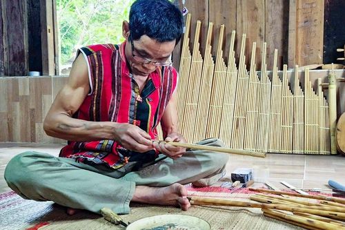 Người giữ tiếng đàn Ta lư giữa đại ngàn Trường Sơn