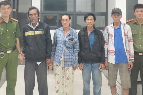 Cha đi lạc 6 ngày, con xúc động tới đón ở nơi cách nhà 150km