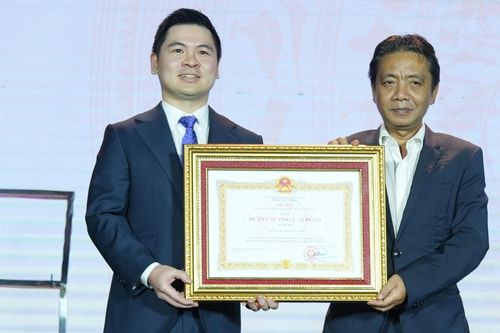 Hà Nội FC nhận Huân chương Lao động hạng Nhì trong ngày đặc biệt