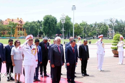 Thủ tướng Timor-Leste vào Lăng viếng Chủ tịch Hồ Chí Minh