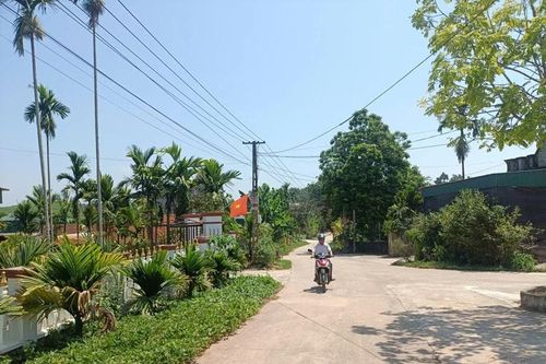 Hiến đất mở rộng đường quê ở Thọ Bình
