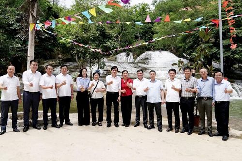 Đồng chí Bí thư Tỉnh ủy khảo sát một số địa điểm định hướng phát triển du lịch