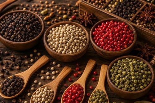 Giá hạt tiêu ổn định ở mức 140.000 đồng/kg, Việt Nam tăng mạnh nhập khẩu tiêu nguyên liệu