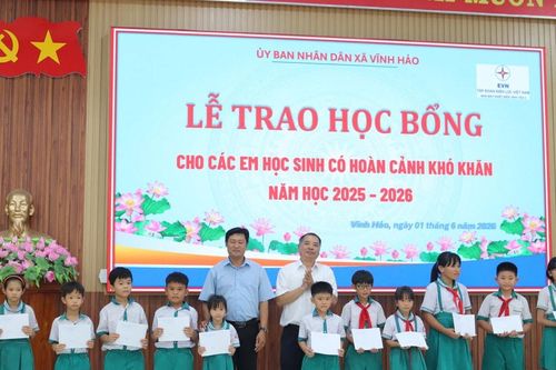 Nhà máy nhiệt điện Vĩnh Tân 4: Thắp sáng ước mơ tới trường cho các em có hoàn cảnh khó khăn