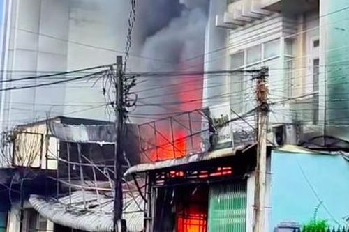 Vĩnh Long: Cháy cửa hàng văn phòng phẩm, phát hiện thi thể cụ ông bên trong
