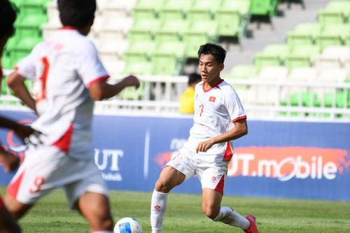 Khoảnh khắc trọng tài thổi phạt đền tranh cãi, U19 Việt Nam thua đau Indonesia