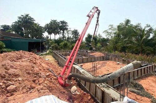 Cần bơm bê tông đổ sập khiến công nhân tử vong, tài xế bị khởi tố
