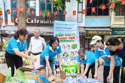 Phụ nữ phường Kim Liên: Biến phế liệu thành những việc làm tử tế