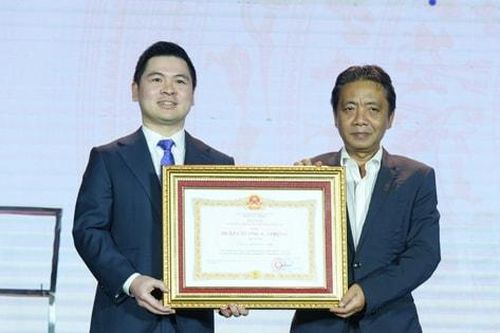 CLB Hà Nội nhận Huân chương Lao động hạng Nhì, vững bước vì niềm tự hào Thủ đô