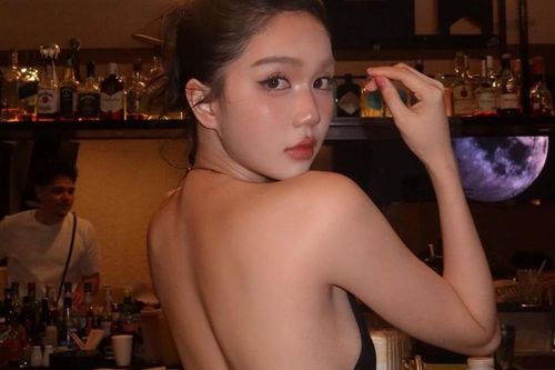 Ngọc Trinh khoe trọn lưng trần 'cực phẩm'