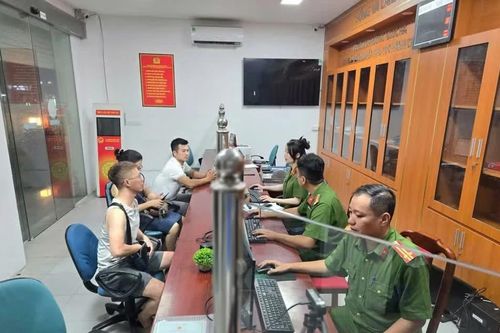 Đêm chưa tắt đèn ở Công an phường Ngọc Hà