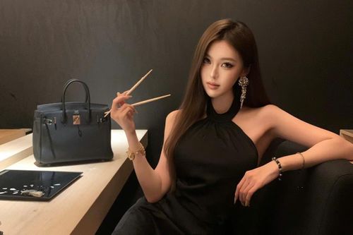 Dịch vụ bán ảnh 'phông bạt' giá 1.000 đồng nở rộ ở Trung Quốc