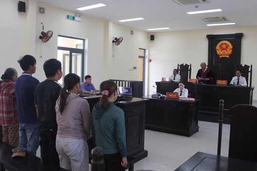 Người chơi, kẻ chứa cùng lãnh án
