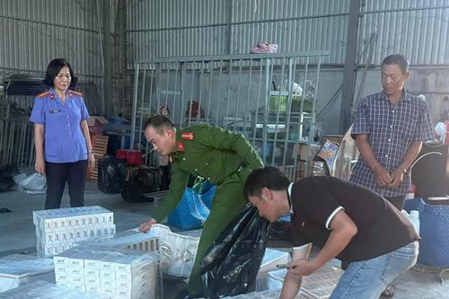 Bắt 2 đối tượng chở thuốc lá lậu, tông bị thương trung tá công an