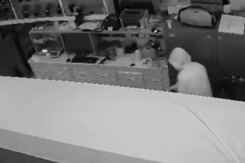 Đồng Nai: Bắt giữ đối tượng đột nhập tiệm vàng, trộm tài sản hơn 3 tỷ đồng