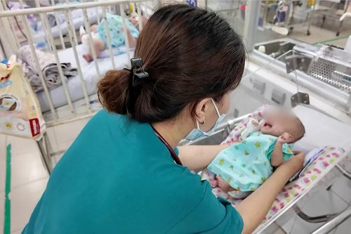 Những đứa trẻ chào đời với tấm thẻ ghi tạm 'vô danh'