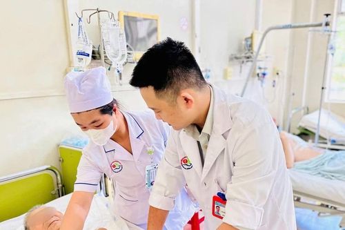 Đau bụng dữ dội, cụ ông 84 tuổi vỡ phình động mạch chủ bụng, ngừng tim