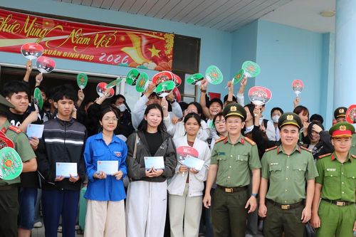 Đón 157 học sinh đặc khu Kiên Hải vào đất liền tham dự kỳ thi tốt nghiệp THPT năm 2026