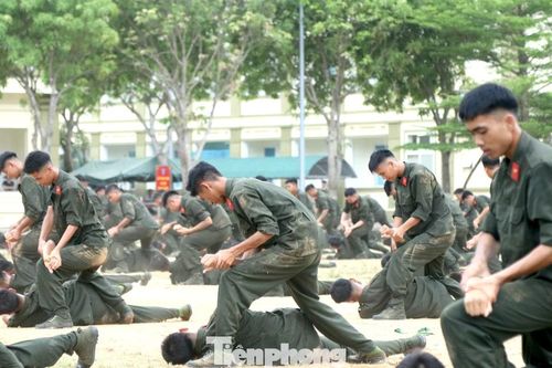 Màn võ thuật của hàng trăm chiến sĩ Công an nghĩa vụ
