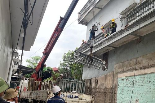 Cưỡng chế thi hành án tại nơi xảy ra vụ xịt nước vào thợ làm việc trên cao ở Hà Nội