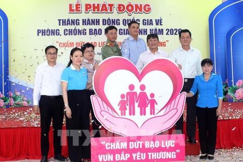 Gia đình thời hiện đại: Áp lực bủa vây và cách giữ lửa yêu thương