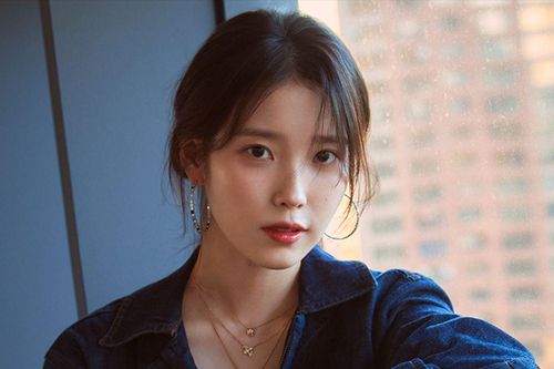 IU lộ diện với nụ cười rạng rỡ giữa lúc vướng ồn ào