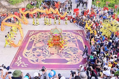 Núi Sam mùa lễ hội