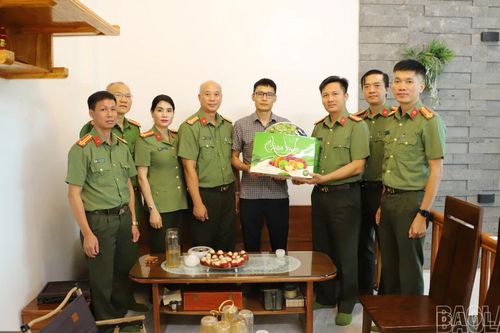 Công an tỉnh Lào Cai thăm hỏi, động viên cán bộ bị thương khi làm nhiệm vụ
