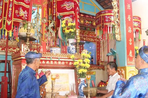Xây dựng nếp sống văn minh trong hoạt động tín ngưỡng