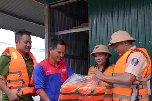 Công an Lâm Đồng trang bị kỹ năng phòng, chống đuối nước cho người dân nông thôn