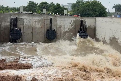 Vận hành hệ thống thoát nước khẩn cấp, Hà Nội xóa 'điểm đen' ngập úng