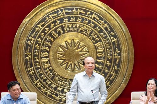 Chủ nhiệm Ủy ban Pháp luật và Tư pháp Phan Chí Hiếu tiếp Đoàn đại biểu Hội Nông dân tỉnh Cà Mau