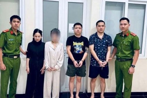 Phát hiện 2 cô gái có biểu hiện bất thường, công an bắt khẩn cấp Lê Văn Hào và Đặng Ngọc Tiệp