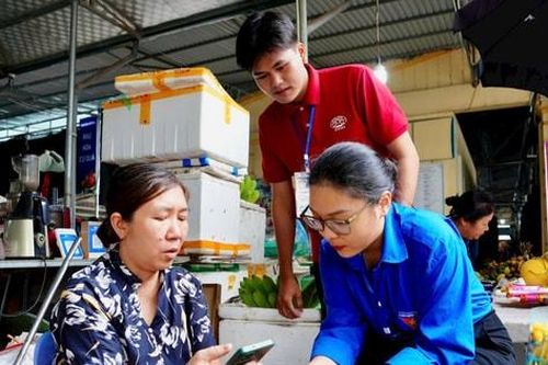 Từ 'Bình dân học vụ số' đến xây dựng 'Phường thông minh' ở Phú Thượng