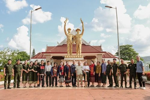 Bài 2 - Dành nửa thế kỷ viết lời tri ân Bác Hồ