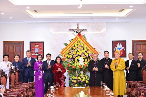 Đổi mới nội dung, phương thức hoạt động của Mặt trận Tổ quốc Việt Nam, các tổ chức chính trị - xã hội trong công tác tín ngưỡng, tôn giáo