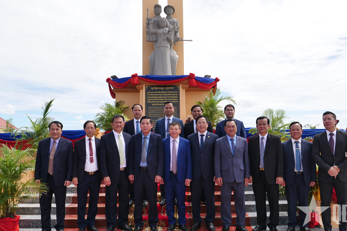 Khánh thành Đài Hữu nghị Việt Nam - Campuchia tại tỉnh Pursat