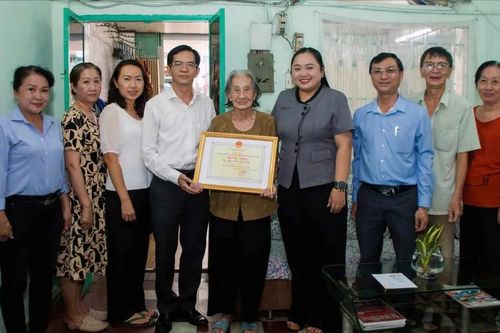 Thăm, chúc thọ người cao tuổi tiêu biểu tại TPHCM