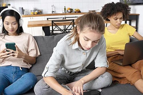 [VIDEO] Làm việc từ xa ảnh hưởng đến lợi thế nghề nghiệp của Gen Z