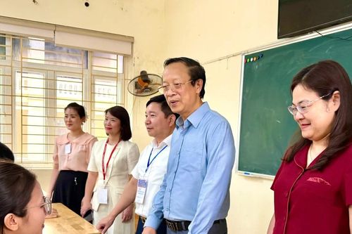 Bộ GD&ĐT kiểm tra đột xuất công tác thi tốt nghiệp tại Ninh Bình