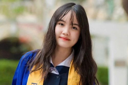 Nữ thủ khoa lập 'cú đúp' điểm 10 Toán nhờ thói quen đặc biệt trên mạng