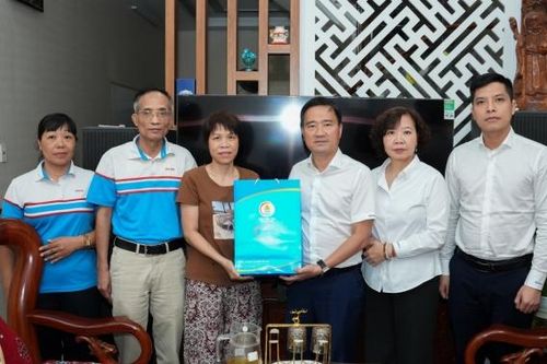 [VIDEO] 'Những món quà từ Đại hội' thắp sáng niềm tin cho người lao động mắc bệnh hiểm nghèo tại Hải Phòng và Ninh Bình