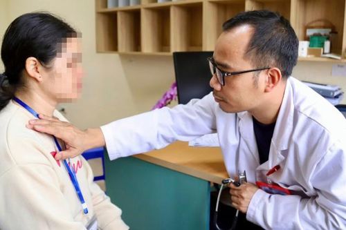 Sự giằng xé của bác sĩ khi nói với bệnh nhân hai chữ 'ung thư'