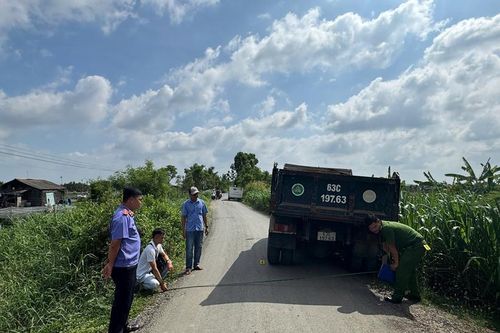 Kiểm sát viên tham gia dựng lại hiện trường vụ 'tai nạn giao thông đường bộ'