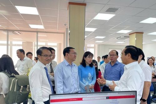 TP Hồ Chí Minh chỉ đạo nâng cao chất lượng cán bộ đáp ứng yêu cầu của tình hình mới