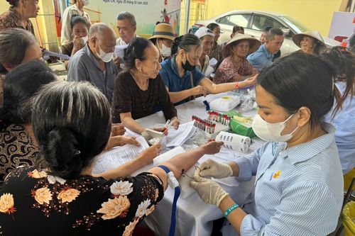 Hà Nội khẩn trương rà soát danh sách khám sức khỏe miễn phí
