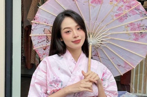 Vắng người đặc biệt, Hoa hậu Thanh Thủy vẫn giữ phong độ khi đi Nhật