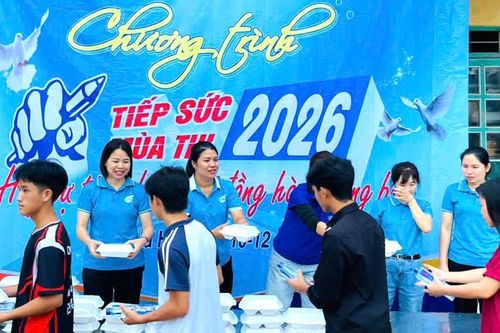 Điện Biên: Xã biên giới 'Tiếp sức mùa thi' bằng bữa ăn ấm tình người
